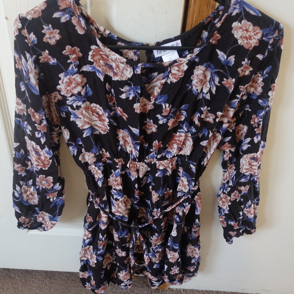 Maternity Floral Top (size XL)